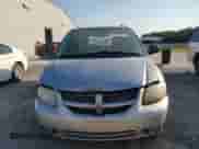 2005 Dodge Caravan SE z VIN 2D4GP24R45R378868, wystawiony jako Copart lot #75954874 z przebiegiem 257 046 mil mil oraz Nie do naprawy • Non repairable. Historia ofert i sprzedaży dostępna na DreamBid. Obrazek 5.