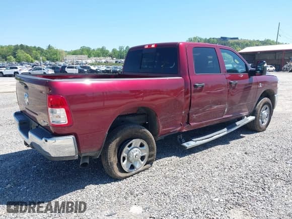 ✅ 2024 Ram 2500 Tradesman • VIN: 3C6UR5CL7RG363146 • Lot: 42139238. Wystawiony na IAAI z przebiegiem 8 394 mil. Bezpłatny archiwum sprzedaży aukcyjnych z USA i szczegółowy raport historii pojazdu na DreamBid. Zdjęcie 4.