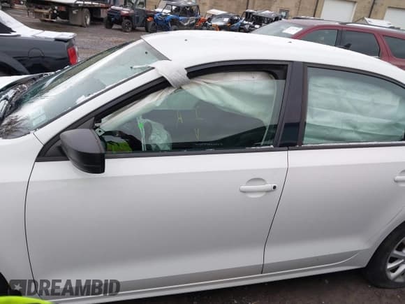 ✅ 2015 Volkswagen Jetta SE • VIN: 3VWD17AJ3FM298805 • Lot: 43700047. Wystawiony na IAAI z przebiegiem 131 342 mil. Bezpłatny archiwum sprzedaży aukcyjnych z USA i szczegółowy raport historii pojazdu na DreamBid. Zdjęcie 14.