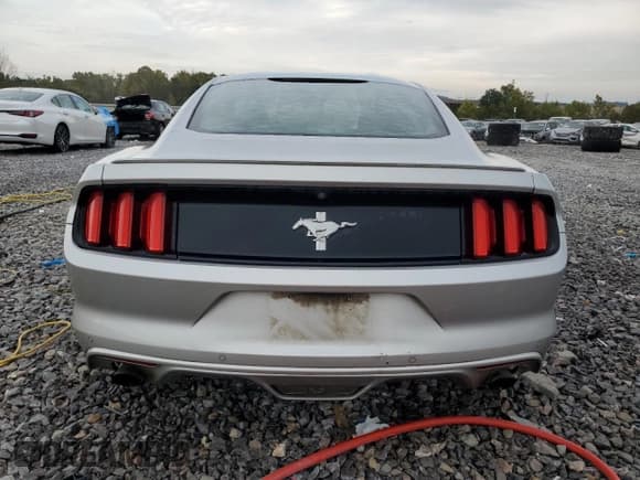 ✅ 2015 Ford Mustang V6 • VIN: 1FA6P8AM4F5406595 • Лот: 83979735. Опубликован ранее на Copart с пробегом 206 093 миль. Бесплатный доступ к архиву аукционных продаж из США и подробный отчёт об истории автомобиля на DreamBid. Изображение 6.