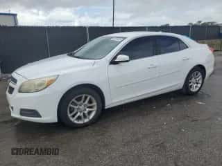 2013 Chevrolet Malibu LT z VIN 1G11C5SA6DF315282, wystawiony jako Copart lot #82204435 z przebiegiem 197 594 mil mil oraz Czysty tytuł • Clean title. Historia ofert i sprzedaży dostępna na DreamBid. Obrazek 1.