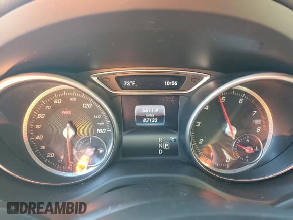 ✅ 2018 Mercedes-Benz CLA 250 • VIN: WDDSJ4EBXJN535399 • Lot: 87068045. Wystawiony na Copart z przebiegiem 87 133 mil. Bezpłatny archiwum sprzedaży aukcyjnych z USA i szczegółowy raport historii pojazdu na DreamBid. Zdjęcie 9.