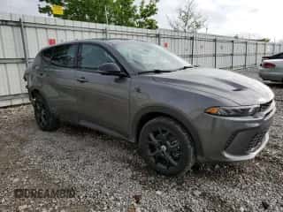 2024 Dodge Hornet GT z VIN ZACNDFANXR3A13103, wystawiony jako Copart lot #55566045 z przebiegiem 10 968 mil mil oraz Szkoda całkowita • Salvage title. Historia ofert i sprzedaży dostępna na DreamBid. Obrazek 4.