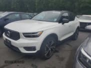 ✅ 2022 Volvo XC40 R-Design • VIN: YV4162UM9N2739856 • Лот: 67259025. Опубликован ранее на Copart с пробегом 20 304 миль. Бесплатный доступ к архиву аукционных продаж из США и подробный отчёт об истории автомобиля на DreamBid. Изображение 1.
