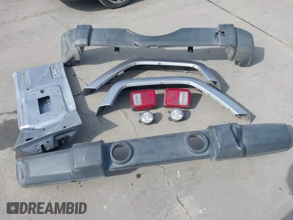 ✅ 2018 Jeep Wrangler Unlimited Rubicon Recon • VIN: 1C4HJWFG9JL840446 • Lot: 41804678. Listed on IAAI with 133,633 mi. Free auction sales archive from the USA and detailed vehicle history report at DreamBid. Image 12.