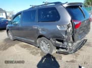 ✅ 2020 Toyota Sienna XLE Premium • VIN: 5TDYZ3DC1LS054455 • Лот: 43717558. Опубликован ранее на IAAI с пробегом 58 918 миль. Бесплатный доступ к архиву аукционных продаж из США и подробный отчёт об истории автомобиля на DreamBid. Изображение 3.