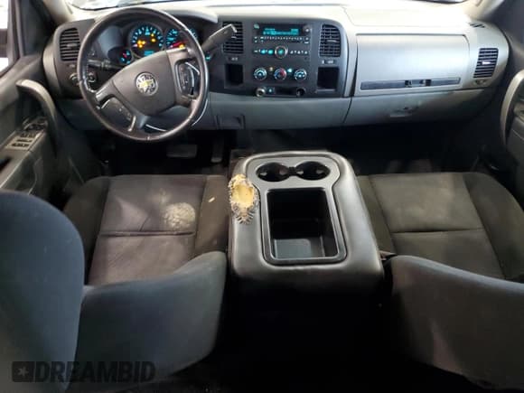✅ 2011 Chevrolet Silverado 1500 LS • VIN: 3GCPKREA6BG136128 • Lot: 67971124. Listed on Copart with 268,258 mi. Free auction sales archive from the USA and detailed vehicle history report at DreamBid. Image 8.