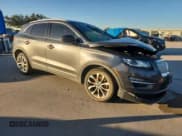 ✅ 2019 Lincoln MKC Select • VIN: 5LMCJ2C95KUL17597 • Лот: 82611965. Опубликован ранее на Copart с пробегом 113 871 миль. Бесплатный доступ к архиву аукционных продаж из США и подробный отчёт об истории автомобиля на DreamBid. Изображение 4.