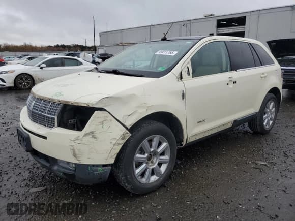 ✅ 2008 Lincoln MKX • VIN: 2LMDU88CX8BJ40358 • Lot: 90411765. Listed on Copart with 108,145 mi. Free auction sales archive from the USA and detailed vehicle history report at DreamBid. Image 1.