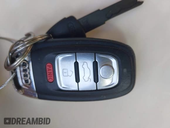 ✅ 2014 Audi A6 Premium Plus • VIN: WAUGFAFC2EN079005 • Lot: 43765918. Wystawiony na IAAI z przebiegiem 154 739 mil. Bezpłatny archiwum sprzedaży aukcyjnych z USA i szczegółowy raport historii pojazdu na DreamBid. Zdjęcie 11.