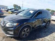 ✅ 2018 Nissan Rogue S • VIN: JN8AT2MT8JW466029 • Lot: 43304921. Wystawiony na IAAI z przebiegiem 88 043 mil. Bezpłatny archiwum sprzedaży aukcyjnych z USA i szczegółowy raport historii pojazdu na DreamBid. Zdjęcie 2.