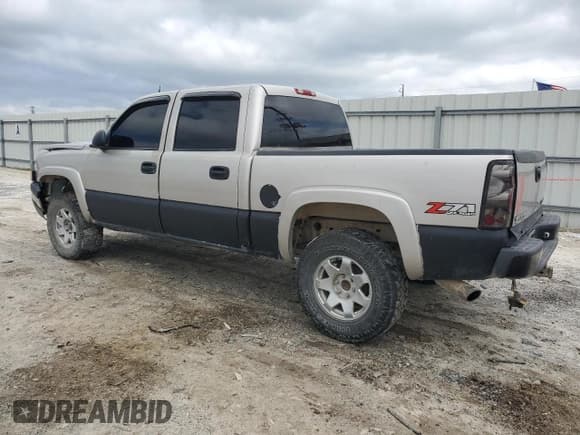 ✅ 2005 Chevrolet Silverado 1500 Z71 • VIN: 2GCEK13T951133038 • Лот: 71700034. Опубликован ранее на Copart с пробегом 301 147 миль. Бесплатный доступ к архиву аукционных продаж из США и подробный отчёт об истории автомобиля на DreamBid. Изображение 2.