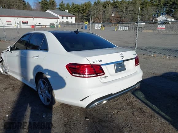 ✅ 2014 Mercedes-Benz E 350 Sport • VIN: WDDHF8JB3EA902021 • Lot: 43783406. Listed on IAAI with 128,510 mi. Free auction sales archive from the USA and detailed vehicle history report at DreamBid. Image 3.