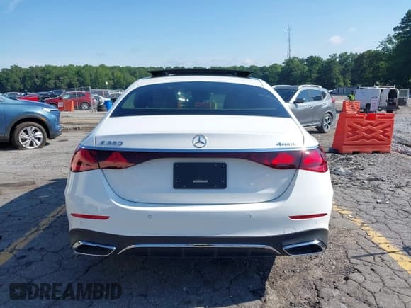 ✅ 2024 Mercedes-Benz E 350 • VIN: W1KLF4HB3RA009278 • Lot: 42591074. Listed on IAAI with 9,729 mi. Free auction sales archive from the USA and detailed vehicle history report at DreamBid. Image 16.