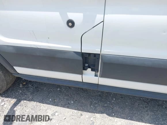 ✅ 2019 Ford Transit • VIN: 1FTBW2CM5KKB43860 • Lot: 42422646. Listed on IAAI with 129,215 mi. Free auction sales archive from the USA and detailed vehicle history report at DreamBid. Image 6.