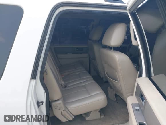 ✅ 2009 Ford Expedition Max SSV • VIN: 1FMFK16529EB27261 • Lot: 42913289. Wystawiony na IAAI z przebiegiem 157 020 mil. Bezpłatny archiwum sprzedaży aukcyjnych z USA i szczegółowy raport historii pojazdu na DreamBid. Zdjęcie 8.