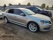 ✅ 2013 Volkswagen Passat S • VIN: 1VWAP7A35DC064828 • Lot: 68102105. Wystawiony na Copart z przebiegiem Nie podano. Bezpłatny archiwum sprzedaży aukcyjnych z USA i szczegółowy raport historii pojazdu na DreamBid. Zdjęcie 4.