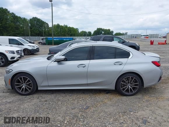 ✅ 2019 BMW 3 Series 330i • VIN: WBA5R1C59KAK06310 • Lot: 42830197. Listed on IAAI with 81,674 mi. Free auction sales archive from the USA and detailed vehicle history report at DreamBid. Image 14.