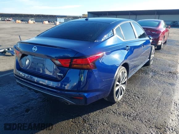 ✅ 2022 Nissan Altima SR • VIN: 1N4BL4CW7NN319211 • Lot: 43460747. Wystawiony na IAAI z przebiegiem 114 708 mil. Bezpłatny archiwum sprzedaży aukcyjnych z USA i szczegółowy raport historii pojazdu na DreamBid. Zdjęcie 4.