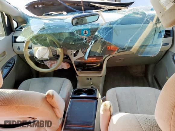 ✅ 2014 Toyota Sienna LE • VIN: 5TDKK3DC7ES452220 • Lot: 84928115. Listed on Copart with 248,727 mi. Free auction sales archive from the USA and detailed vehicle history report at DreamBid. Image 8.