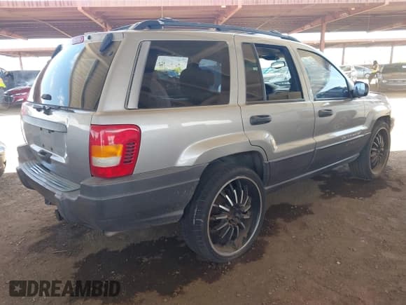 ✅ 2001 Jeep Grand Cherokee Laredo • VIN: 1J4GX48S21C648442 • Lot: 42023940. Listed on IAAI with 202,630 mi. Free auction sales archive from the USA and detailed vehicle history report at DreamBid. Image 4.