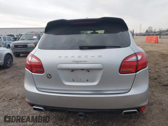 ✅ 2013 Porsche Cayenne Diesel • VIN: WP1AF2A22DLA43868 • Lot: 43734740. Wystawiony na IAAI z przebiegiem 210 055 mil. Bezpłatny archiwum sprzedaży aukcyjnych z USA i szczegółowy raport historii pojazdu na DreamBid. Zdjęcie 17.