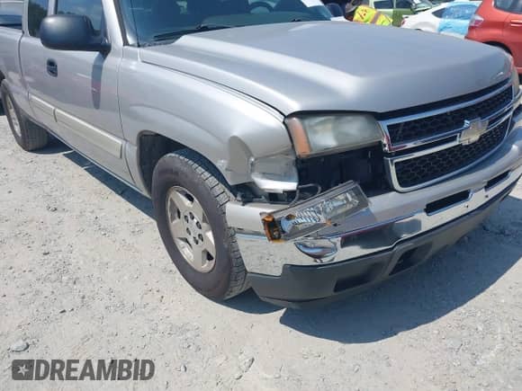 2006 Chevrolet Silverado 1500 LT2 z VIN 2GCEC19T661143998, wystawiony jako IAAI lot #42574878 z przebiegiem 229 675 mil mil oraz . Historia ofert i sprzedaży dostępna na DreamBid. Obrazek 6.