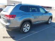 ✅ 2018 Volkswagen Atlas SE • VIN: 1V2CR2CA1JC564662 • Lot: 43786436. Wystawiony na IAAI z przebiegiem 107 256 mil. Bezpłatny archiwum sprzedaży aukcyjnych z USA i szczegółowy raport historii pojazdu na DreamBid. Zdjęcie 4.