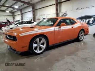 ✅ 2014 Dodge Challenger R/T Plus • VIN: 2C3CDYBT2EH154398 • Lot: 84259354. Wystawiony na Copart z przebiegiem 157 956 mil. Bezpłatny archiwum sprzedaży aukcyjnych z USA i szczegółowy raport historii pojazdu na DreamBid. Zdjęcie 1.