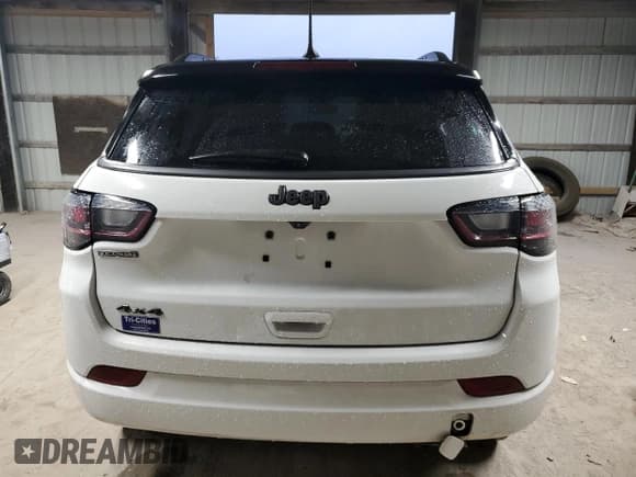 ✅ 2022 Jeep Compass High Altitude • VIN: 3C4NJDCB3NT178308 • Lot: 82685475. Wystawiony na Copart z przebiegiem 23 643 mil. Bezpłatny archiwum sprzedaży aukcyjnych z USA i szczegółowy raport historii pojazdu na DreamBid. Zdjęcie 6.