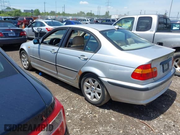 ✅ 2005 BMW 3 Series 325i • VIN: WBAEV33485KW17615 • Lot: 42651094. Listed on IAAI with 165,422 mi. Free auction sales archive from the USA and detailed vehicle history report at DreamBid. Image 3.