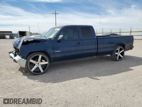 2002 Chevrolet Silverado 1500 with VIN 1GCEC19T72E170006, listed as a Copart auction lot 48615565 with 361,904 mi miles and Salvage title. Bid and sale history available at DreamBid. Image 1.