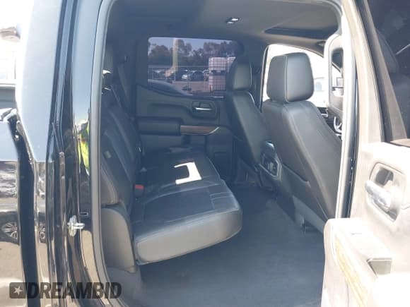 ✅ 2019 Chevrolet Silverado 1500 High Country • VIN: 3GCPWFED0KG128202 • Lot: 42626791. Wystawiony na IAAI z przebiegiem 132 247 mil. Bezpłatny archiwum sprzedaży aukcyjnych z USA i szczegółowy raport historii pojazdu na DreamBid. Zdjęcie 8.