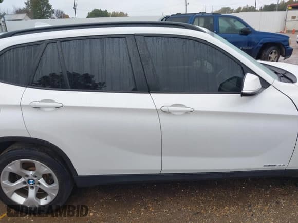✅ 2014 BMW X1 sDrive28i • VIN: WBAVM1C51EVW47425 • Lot: 38077329. Wystawiony na IAAI z przebiegiem Nie podano. Bezpłatny archiwum sprzedaży aukcyjnych z USA i szczegółowy raport historii pojazdu na DreamBid. Zdjęcie 14.