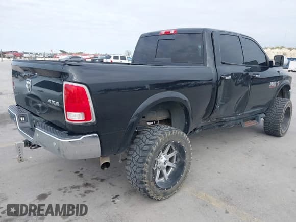 ✅ 2017 Ram 2500 Laramie • VIN: 3C6UR5FL8HG759368 • Lot: 41215588. Wystawiony na IAAI z przebiegiem 107 532 mil. Bezpłatny archiwum sprzedaży aukcyjnych z USA i szczegółowy raport historii pojazdu na DreamBid. Zdjęcie 4.