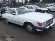 ✅ 1986 Mercedes-Benz 560 SL • VIN: WDBBA48D6GA040056 • Лот: 43826886. Опубликован ранее на IAAI с пробегом 121 000 миль. Бесплатный доступ к архиву аукционных продаж из США и подробный отчёт об истории автомобиля на DreamBid. Изображение 1.