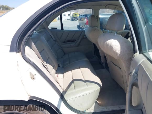 ✅ 1998 Cadillac Catera • VIN: W06VR52R8WR132613 • Lot: 42996526. Wystawiony na IAAI z przebiegiem 69 031 mil. Bezpłatny archiwum sprzedaży aukcyjnych z USA i szczegółowy raport historii pojazdu na DreamBid. Zdjęcie 8.