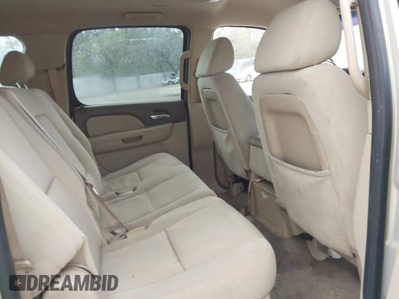 ✅ 2009 Chevrolet Suburban LS • VIN: 1GNFC16069R191034 • Lot: 41583684. Listed on IAAI with 195,900 mi. Free auction sales archive from the USA and detailed vehicle history report at DreamBid. Image 8.