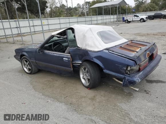 ✅ 1993 Ford Mustang LX • VIN: 1FACP44E4PF198262 • Лот: 89194255. Опубликован ранее на Copart с пробегом 56 500 миль. Бесплатный доступ к архиву аукционных продаж из США и подробный отчёт об истории автомобиля на DreamBid. Изображение 2.