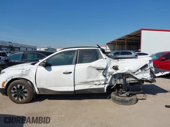 ✅ 2025 Hyundai Santa Cruz SEL • VIN: 5NTJB4DE1SH142618 • Лот: 43308976. Опубликован ранее на IAAI с пробегом 13 648 миль. Бесплатный доступ к архиву аукционных продаж из США и подробный отчёт об истории автомобиля на DreamBid. Изображение 15.