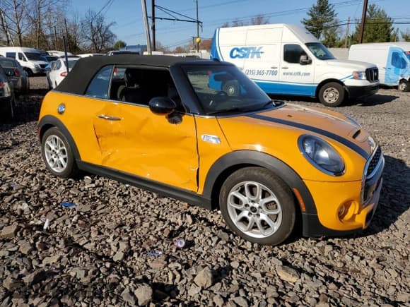 ✅ 2016 MINI Convertible S • VIN: WMWWG9C52G3C22260 • Lot: 81069524. Listed on Copart with 30,969 mi. Free auction sales archive from the USA and detailed vehicle history report at DreamBid. Image 4.