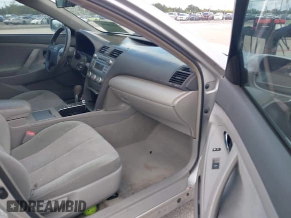 ✅ 2011 Toyota Camry LE • VIN: 4T1BF3EKXBU182848 • Лот: 43198970. Опубликован ранее на IAAI с пробегом 196 944 миль. Бесплатный доступ к архиву аукционных продаж из США и подробный отчёт об истории автомобиля на DreamBid. Изображение 5.