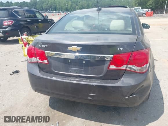 ✅ 2015 Chevrolet Cruze LT • VIN: 1G1PE5SB8F7129284 • Лот: 42999670. Опубликован ранее на IAAI с пробегом 175 059 миль. Бесплатный доступ к архиву аукционных продаж из США и подробный отчёт об истории автомобиля на DreamBid. Изображение 16.