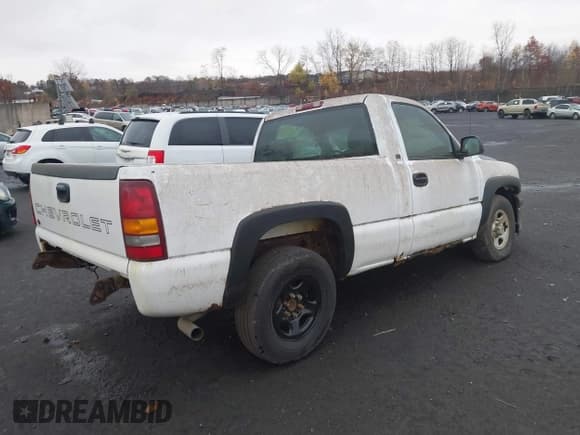 ✅ 2000 Chevrolet Silverado 1500 • VIN: 1GCEC14W4YZ351602 • Lot: 43637900. Listed on IAAI with 335,681 mi. Free auction sales archive from the USA and detailed vehicle history report at DreamBid. Image 4.