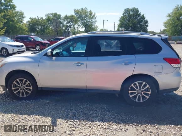 ✅ 2016 Nissan Pathfinder SV • VIN: 5N1AR2MM9GC603570 • Lot: 43102302. Listed on IAAI with 142,358 mi. Free auction sales archive from the USA and detailed vehicle history report at DreamBid. Image 14.