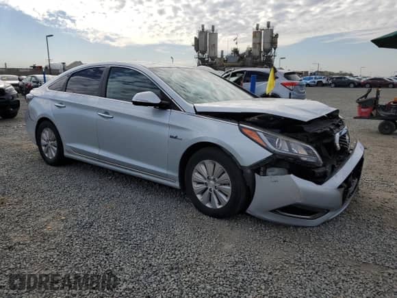 2017 Hyundai Sonata SE with VIN KMHE24L3XHA065145, listed as a Copart auction lot 81116165 with 150,916 mi miles and Clean title. Bid and sale history available at DreamBid. Image 4.