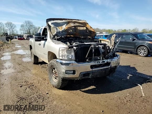 ✅ 2008 Chevrolet Silverado 2500HD 1LT • VIN: 1GCHK29698E172784 • Lot: 56011495. Wystawiony na Copart z przebiegiem Nie podano. Bezpłatny archiwum sprzedaży aukcyjnych z USA i szczegółowy raport historii pojazdu na DreamBid. Zdjęcie 13.