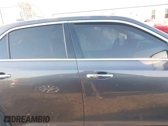 ✅ 2020 Chrysler 300 Limited • VIN: 2C3CCAKG5LH142031 • Lot: 41779681. Wystawiony na IAAI z przebiegiem 73 899 mil. Bezpłatny archiwum sprzedaży aukcyjnych z USA i szczegółowy raport historii pojazdu na DreamBid. Zdjęcie 13.