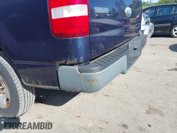 ✅ 2006 Ford F-150 XL • VIN: 1FTRF12276NA37990 • Lot: 43087432. Wystawiony na IAAI z przebiegiem 164 666 mil. Bezpłatny archiwum sprzedaży aukcyjnych z USA i szczegółowy raport historii pojazdu na DreamBid. Zdjęcie 13.