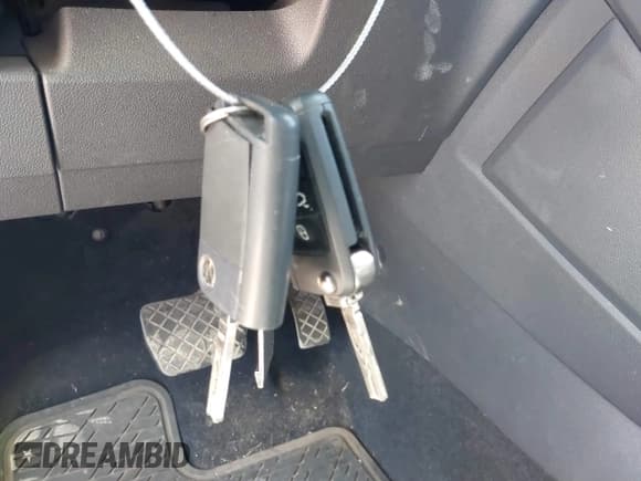 ✅ 2018 Volkswagen Tiguan S • VIN: 3VV0B7AXXJM015331 • Lot: 42012557. Listed on IAAI with 80,288 mi. Free auction sales archive from the USA and detailed vehicle history report at DreamBid. Image 11.